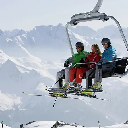 Apartment Stylish Flats In Near Lifts Uderns