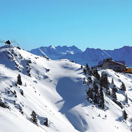 Stylish Flats In Near Lifts *