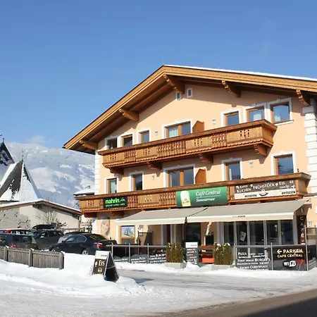 Stylish Flats In Near Lifts 乌登斯