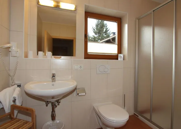 Apartment Stylish Flats In Near Lifts