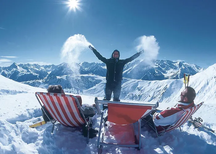 Stylish Flats In Near Lifts Apartment *