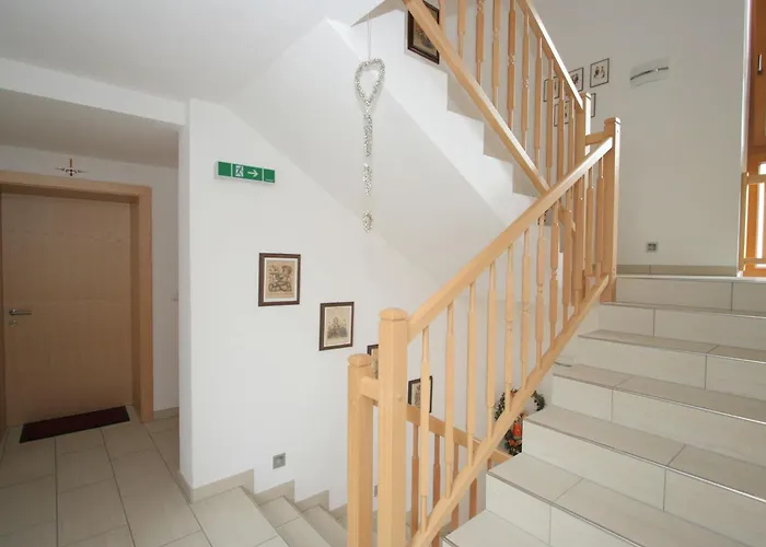 Apartment Stylish Flats In Near Lifts