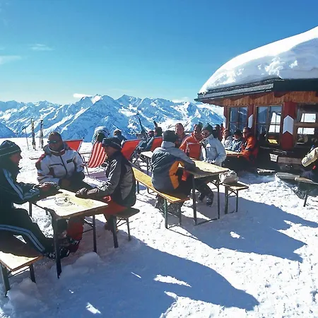 Stylish Flats In Near Lifts Lägenhet *